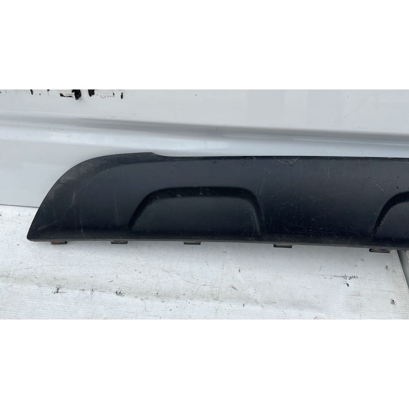 MOLDURA SPOILER PARACHOQUE TRASERO CHEVROLET TRACK REPUESTOS