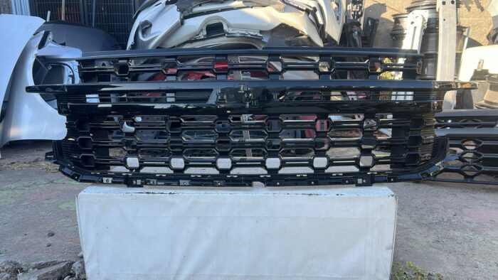 MASCARA CHEVROLET SILVERADO (23-24)