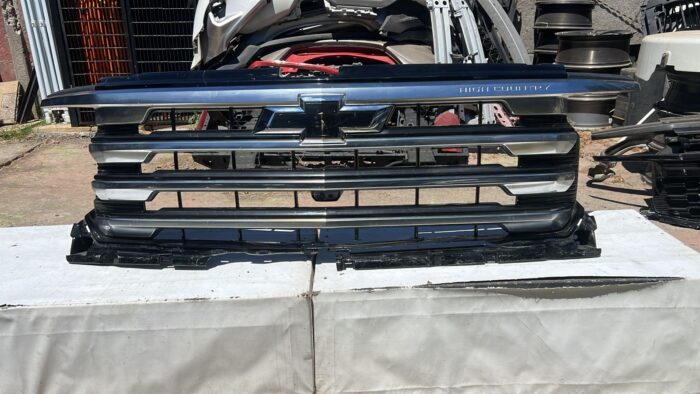 MASCARA CHEVROLET SILVERADO (23-24)