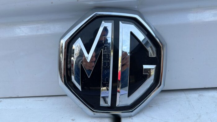 EMBLEMA MASCARA MG ZS (18-22)
