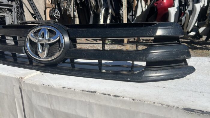 MASCARA TOYOTA HILUX (20-22) - Imagen 3