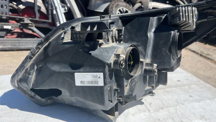 OPTICO DERECHO CHEVROLET COLORADO (18-23) - Imagen 4