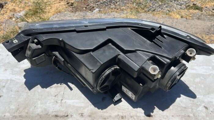 OPTICO DERECHO CHEVROLET TRACKER (20-23) - Imagen 4