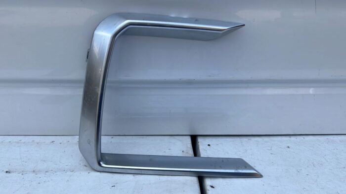 MOLDURA DERECHA PARACHOQUE DELANTERO CHEVROLET CAPTIVA (19-23)
