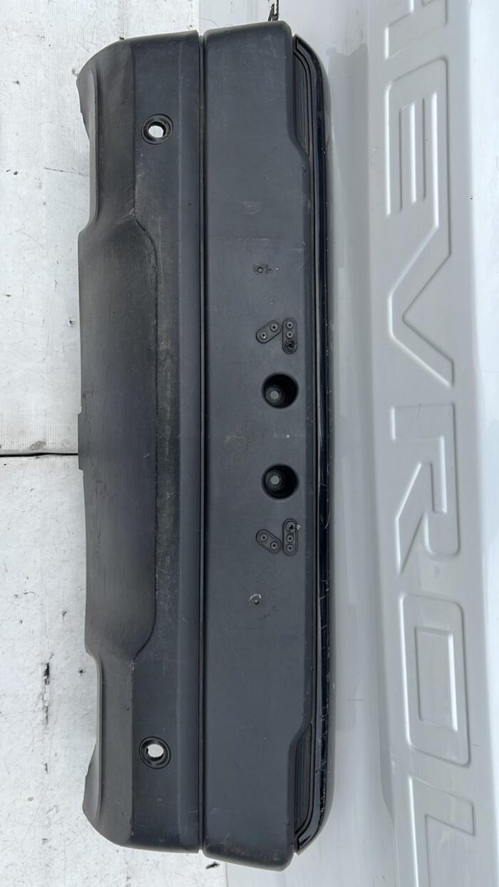 MOLDURA PARACHOQUE DELANTERO CHEVROLET COLORADO (21-23) - Imagen 2