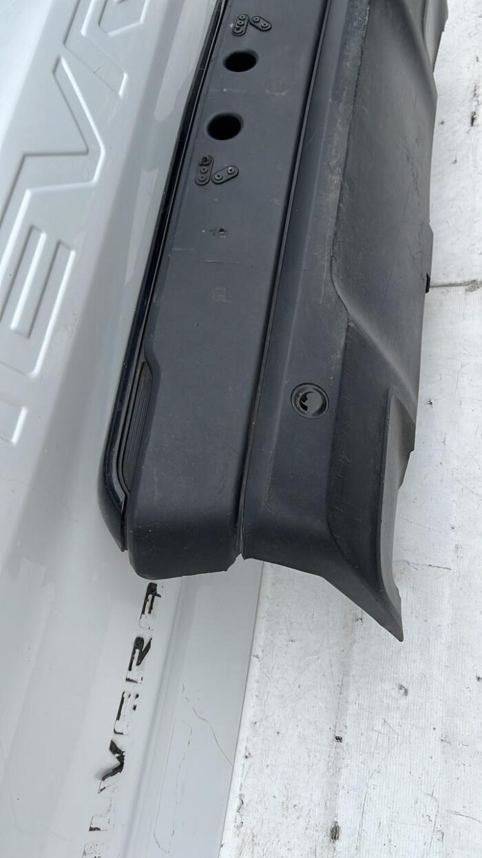 MOLDURA PARACHOQUE DELANTERO CHEVROLET COLORADO (21-23) - Imagen 3