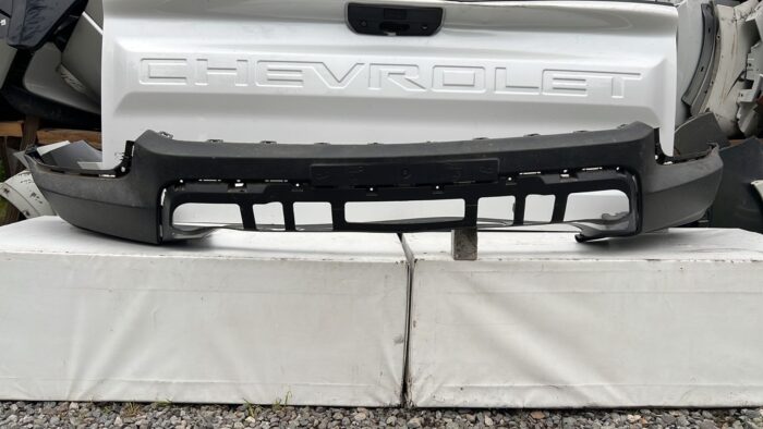 PARACHOQUE DELANTERO CHEVROLET COLORADO (22-23)