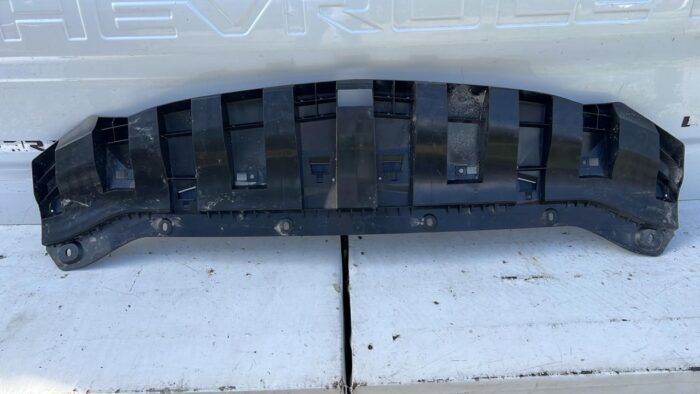 PROTECTOR INFERIOR PARACHOQUE DELANTERO CHEVROLET ONIX RS (20-23)