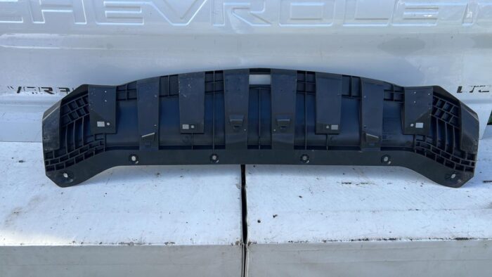 PROTECTOR INFERIOR PARACHOQUE DELANTERO CHEVROLET ONIX RS (20-23) - Imagen 2