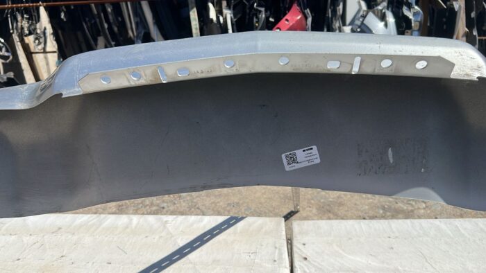 (METAL) INFERIOR PARACHOQUE DELANTERO CHEVROLET SILVERADO (23-24) - Imagen 6