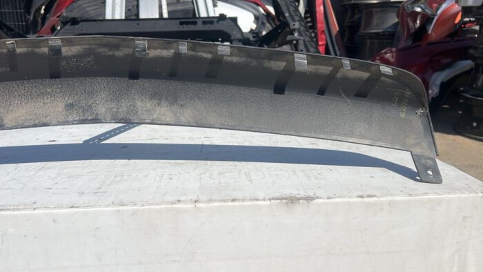 MOLDURA PARACHOQUE DELANTERO CHEVROLET TRAILBLAZER (12-17) - Imagen 4