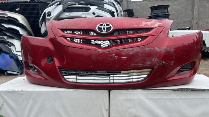 PARACHOQUE DELANTERO TOYOTA YARIS SEDAN (06-13)
