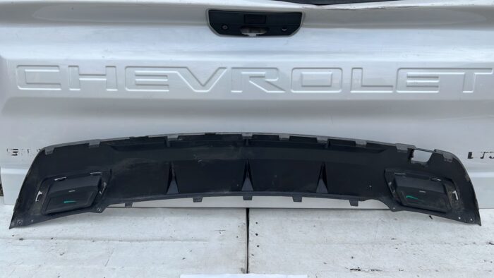 MOLDURA SPOILER PARACHOQUE TRASERO CHEVROLET CAPTIVA (19-22) - Imagen 5