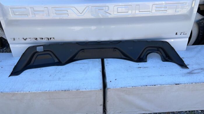 MOLDURA SPOILER PARACHOQUE TRASERO CHEVROLET CAPTIVA (19-23) - Imagen 3