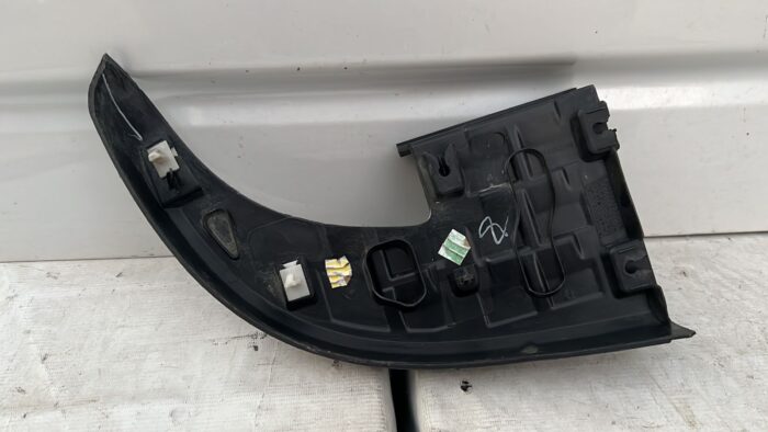 MOLDURA CORNER DERECHO PARACHOQUE TRASERO CHEVROLET COLORADO (18-23) - Imagen 3