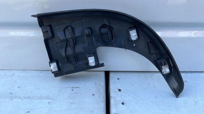 MOLDURA CORNER DERECHO PARACHOQUE TRASERO CHEVROLET COLORADO (18-23) - Imagen 2
