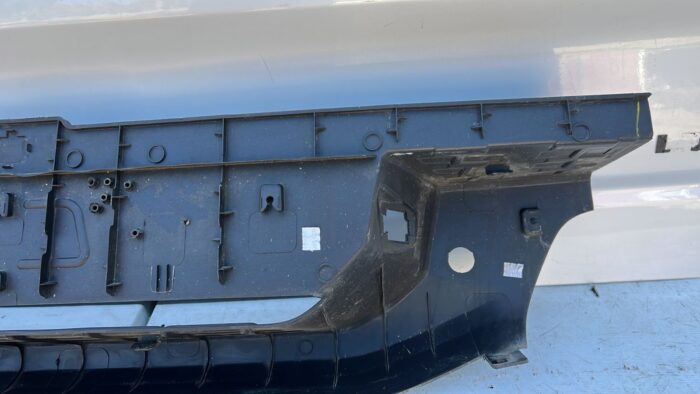 MOLDURA PARACHOQUE TRASERO CHEVROLET COLORADO (18-23) - Imagen 11