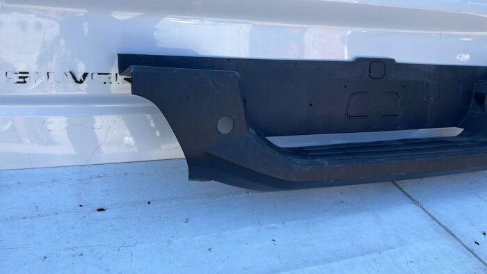 MOLDURA PARACHOQUE TRASERO CHEVROLET COLORADO (18-23) - Imagen 3