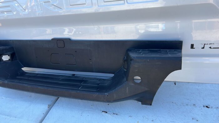 MOLDURA PARACHOQUE TRASERO CHEVROLET COLORADO (18-23) - Imagen 4