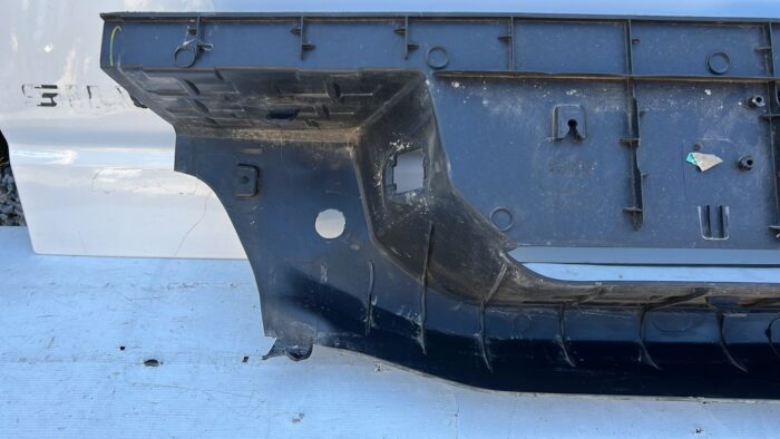 MOLDURA PARACHOQUE TRASERO CHEVROLET COLORADO (18-23) - Imagen 9
