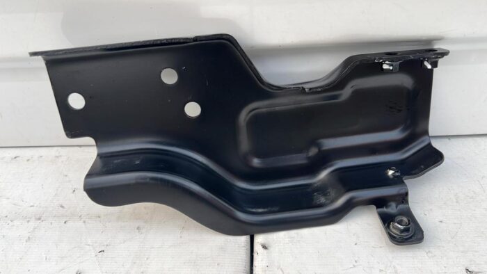 SOPORTE DERECHO PARACHOQUE TRASERO CHEVROLET COLORADO (18-23)