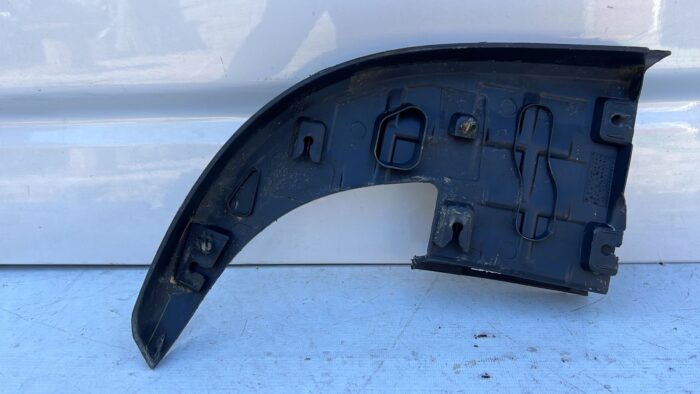MOLDURA CORNER IZQUIERDO PARACHOQUE TRASERO CHEVROLET COLORADO (18-23) - Imagen 2