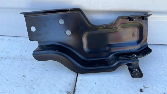 SOPORTE DERECHO PARACHOQUE TRASERO CHEVROLET COLORADO (18-23)