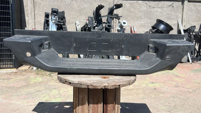 MOLDURA PARACHOQUE TRASERO CHEVROLET COLORADO (18-23)