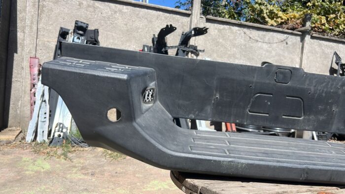 MOLDURA PARACHOQUE TRASERO CHEVROLET COLORADO (18-23) - Imagen 2