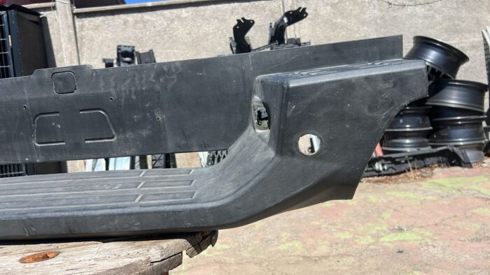 MOLDURA PARACHOQUE TRASERO CHEVROLET COLORADO (18-23) - Imagen 5