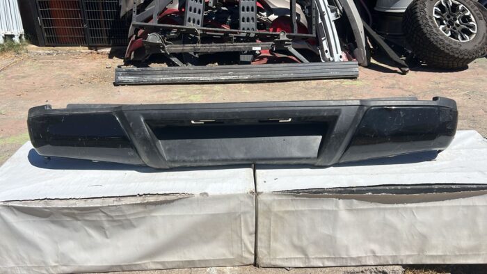 PARACHOQUE TRASERO CHEVROLET DMAX (15-20) - Imagen 2