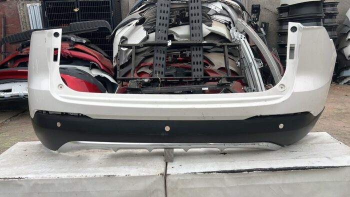 PARACHOQUE TRASERO CHEVROLET GROOVE (20-23)