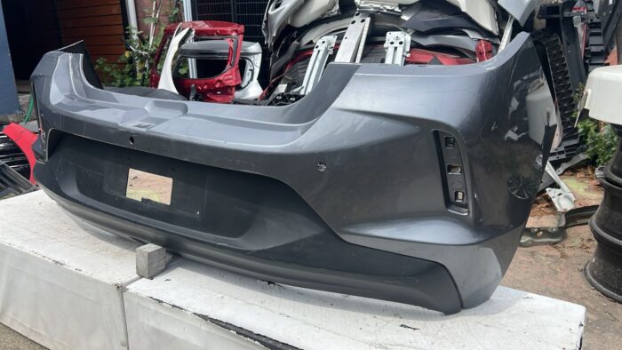 PARACHOQUE TRASERO CHEVROLET ONIX RS (20-24) - Imagen 3