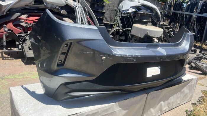 PARACHOQUE TRASERO CHEVROLET ONIX RS (20-24) - Imagen 2