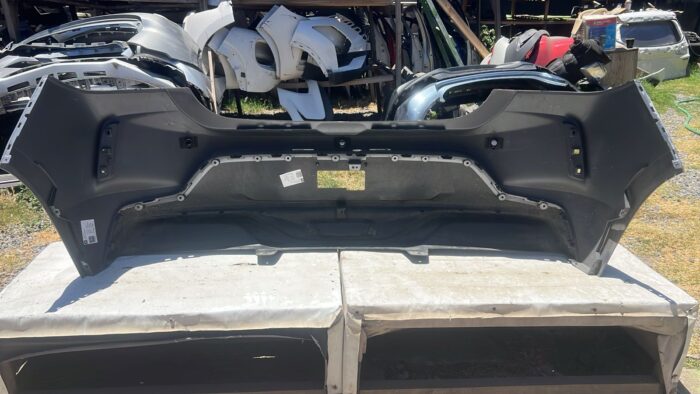 PARACHOQUE TRASERO CHEVROLET ONIX RS (20-24) - Imagen 4