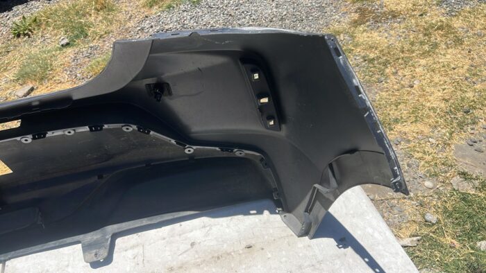 PARACHOQUE TRASERO CHEVROLET ONIX RS (20-24) - Imagen 7