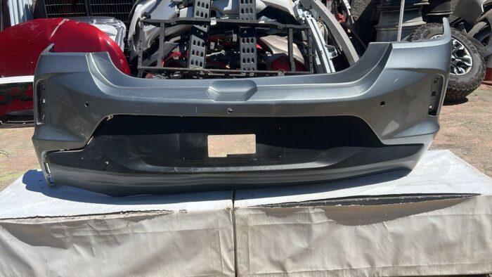 PARACHOQUE TRASERO CHEVROLET ONIX RS (20-24)