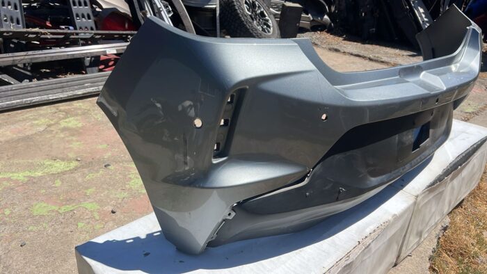 PARACHOQUE TRASERO CHEVROLET ONIX RS (20-24) - Imagen 2
