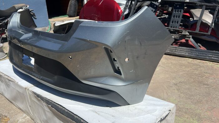 PARACHOQUE TRASERO CHEVROLET ONIX RS (20-24) - Imagen 3