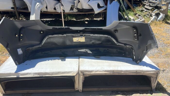 PARACHOQUE TRASERO CHEVROLET ONIX RS (20-24) - Imagen 4