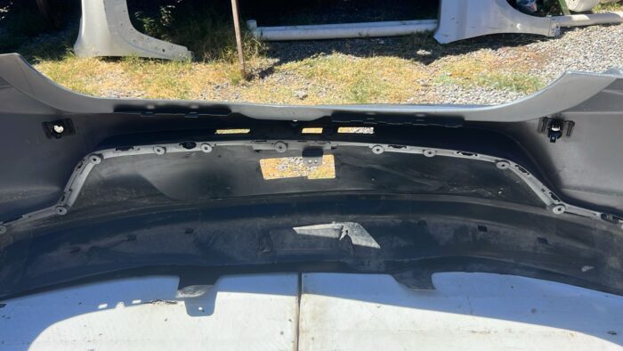 PARACHOQUE TRASERO CHEVROLET ONIX RS (20-24) - Imagen 6