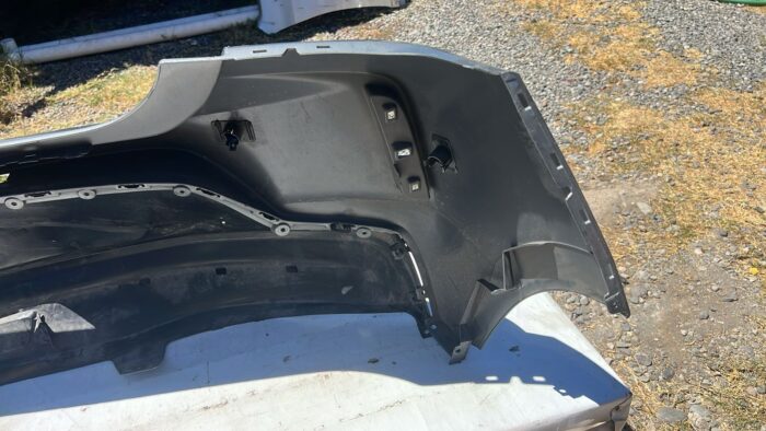 PARACHOQUE TRASERO CHEVROLET ONIX RS (20-24) - Imagen 7