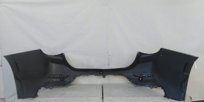 PARACHOQUE TRASERO CHEVROLET ONIX SEDAN (20-22) - Imagen 4