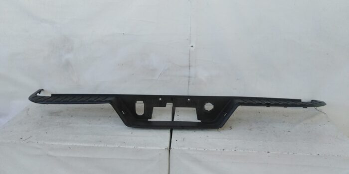 MOLDURA PARACHOQUE TRASERO CHEVROLET SILVERADO (19-21)