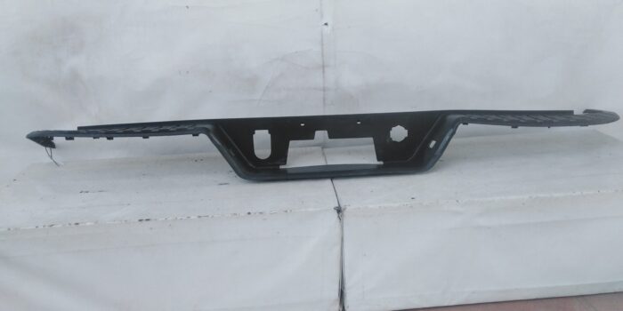MOLDURA PARACHOQUE TRASERO CHEVROLET SILVERADO (19-21)