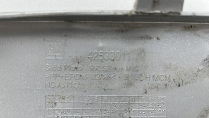 MOLDURA SPOILER PARACHOQUE TRASERO CHEVROLET TRACKER (17-20) - Imagen 3