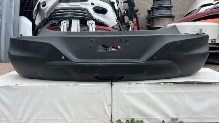 PARACHOQUE TRASERO CHEVROLET TRACKER (21-24)