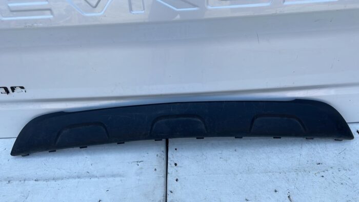 MOLDURA SPOILER PARACHOQUE TRASERO CHEVROLET TRACKER (17-20)