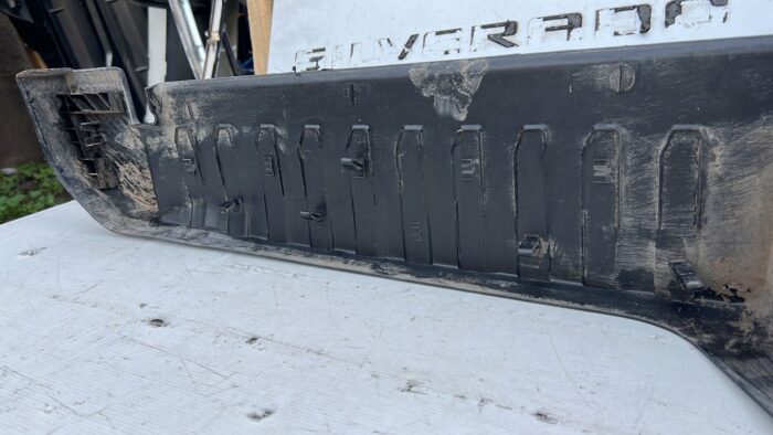 MOLDURA PARACHOQUE TRASERO FORD F150 (15-18) - Imagen 6