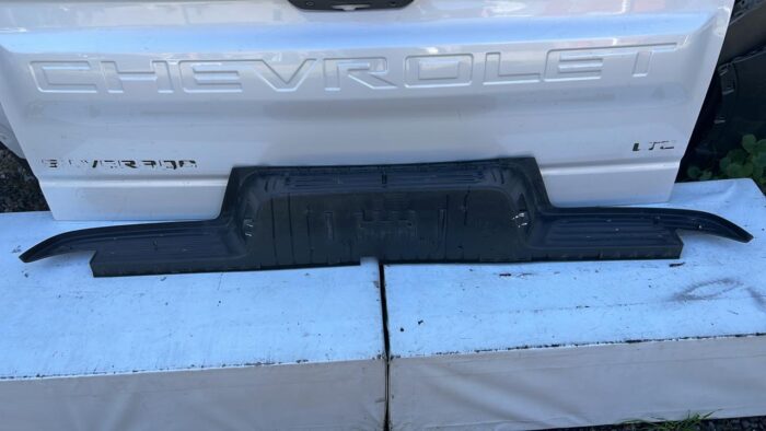 MOLDURA PARACHOQUE TRASERO FORD RANGER (14-22) - Imagen 4